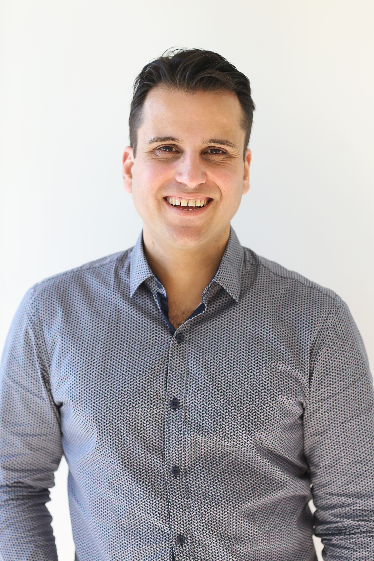 Dr. Andrew Ziakas treating a patient at Optimal Wellness Chiropractic